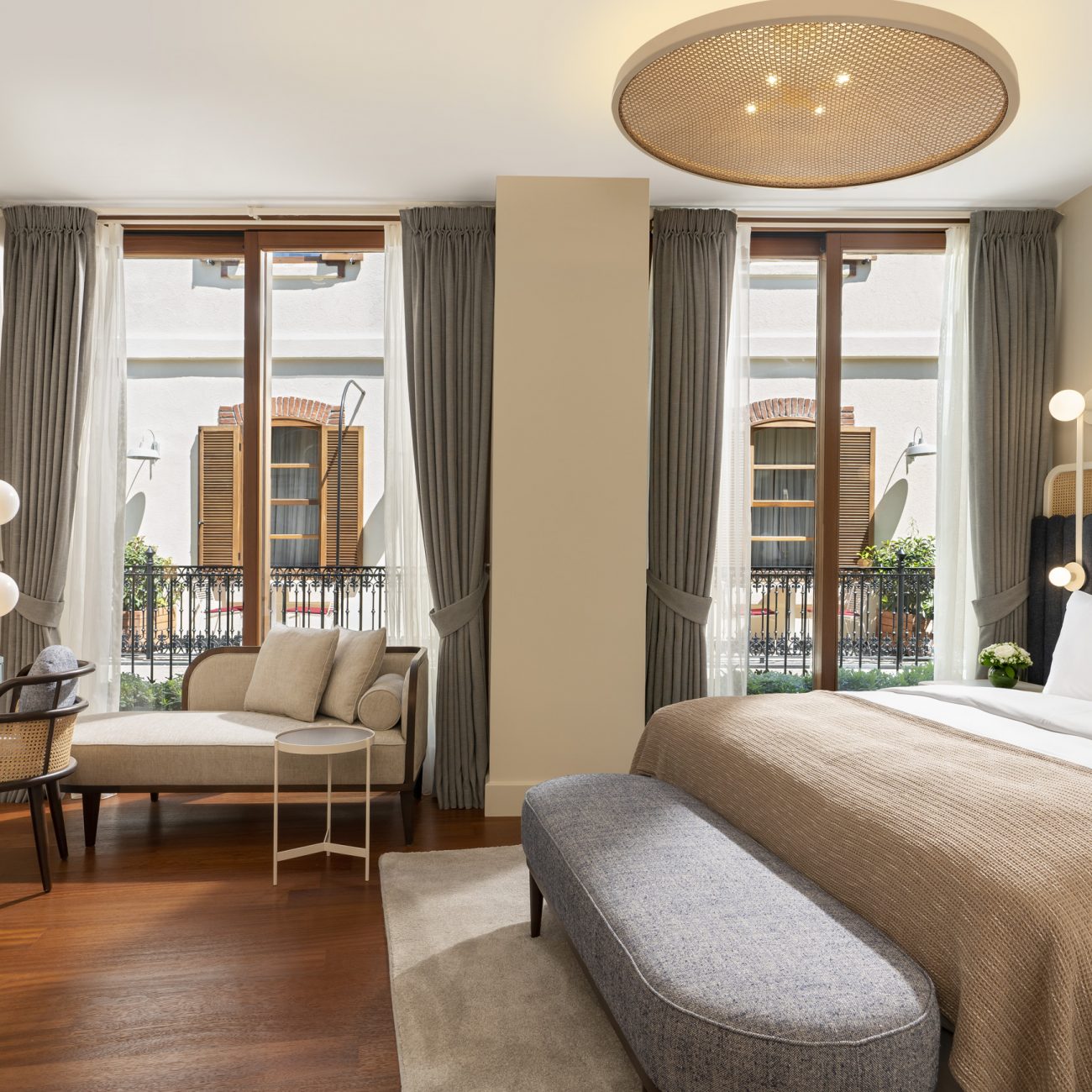 Deluxe Modern Room 2
