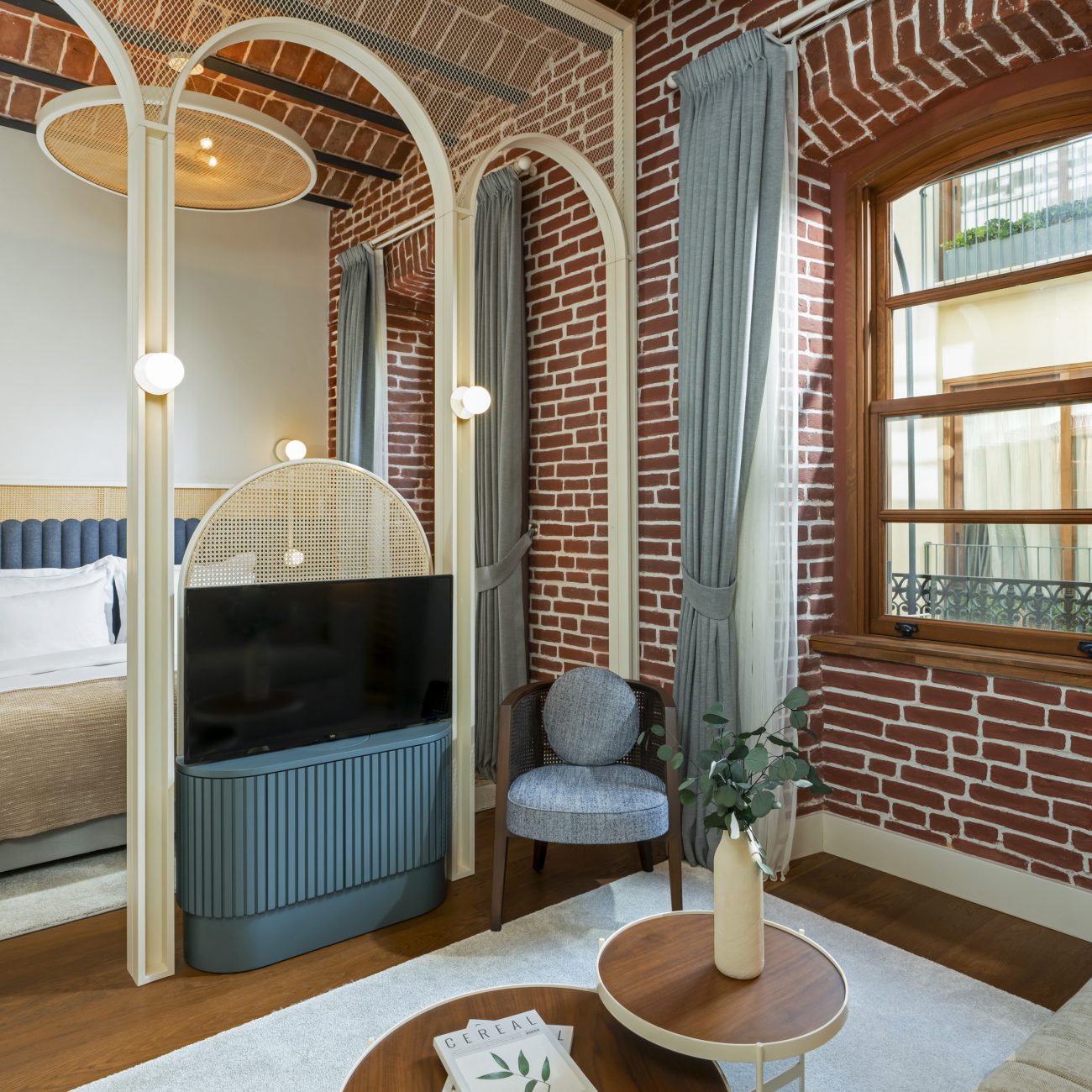 Historical Suit With Balcony